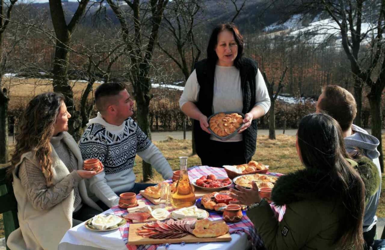 Seoski Turizam Melovic Rozanstvo Екстериор снимка