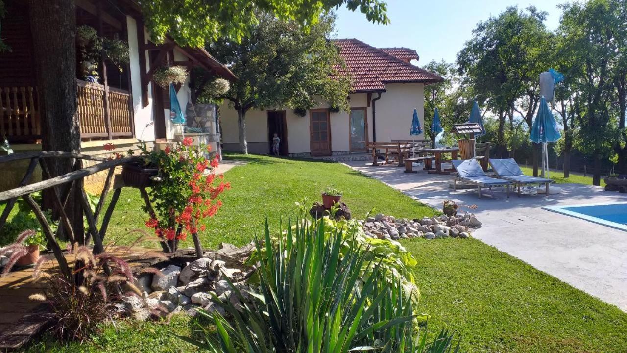Seoski Turizam Melovic Rozanstvo Екстериор снимка